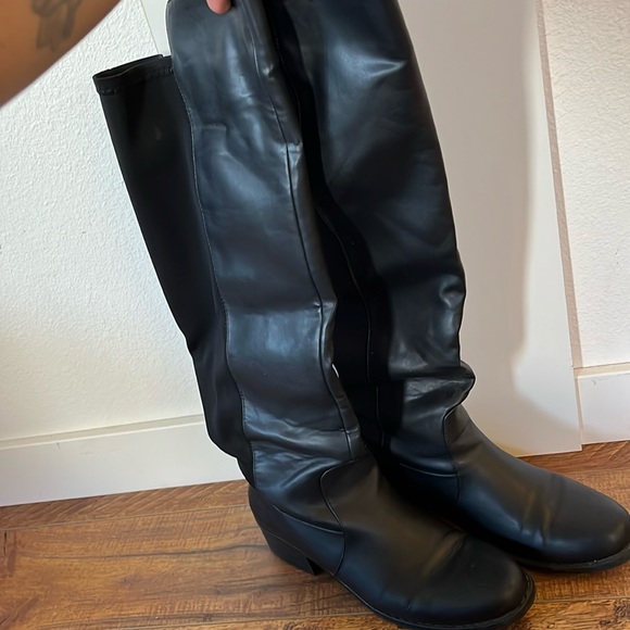 Pull on knee high bootss - Picture 1 of 4